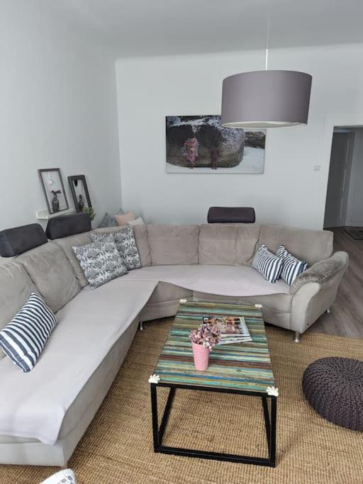 Gemuetliche 144qm Altbauwohnung In Am Hbf Appartement *